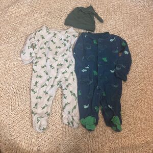 Newborn boys footed sleepers & kyte baby hat